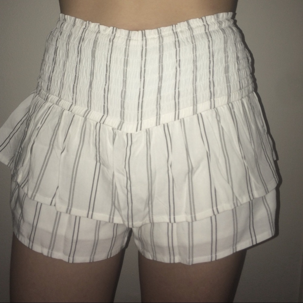 ABERCROMBIE ruffle shorts